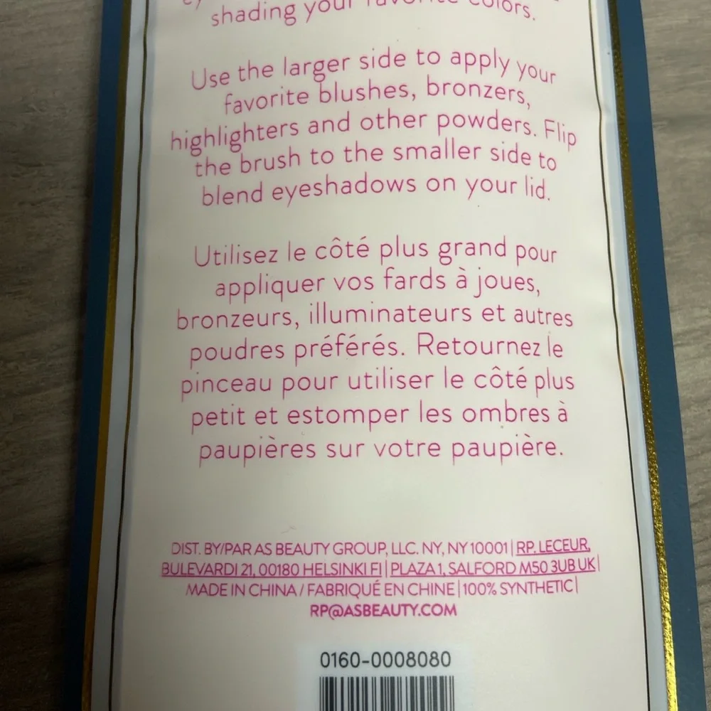 Laura Geller Dual-Ended Cheek and Eyeshadow Brush‎